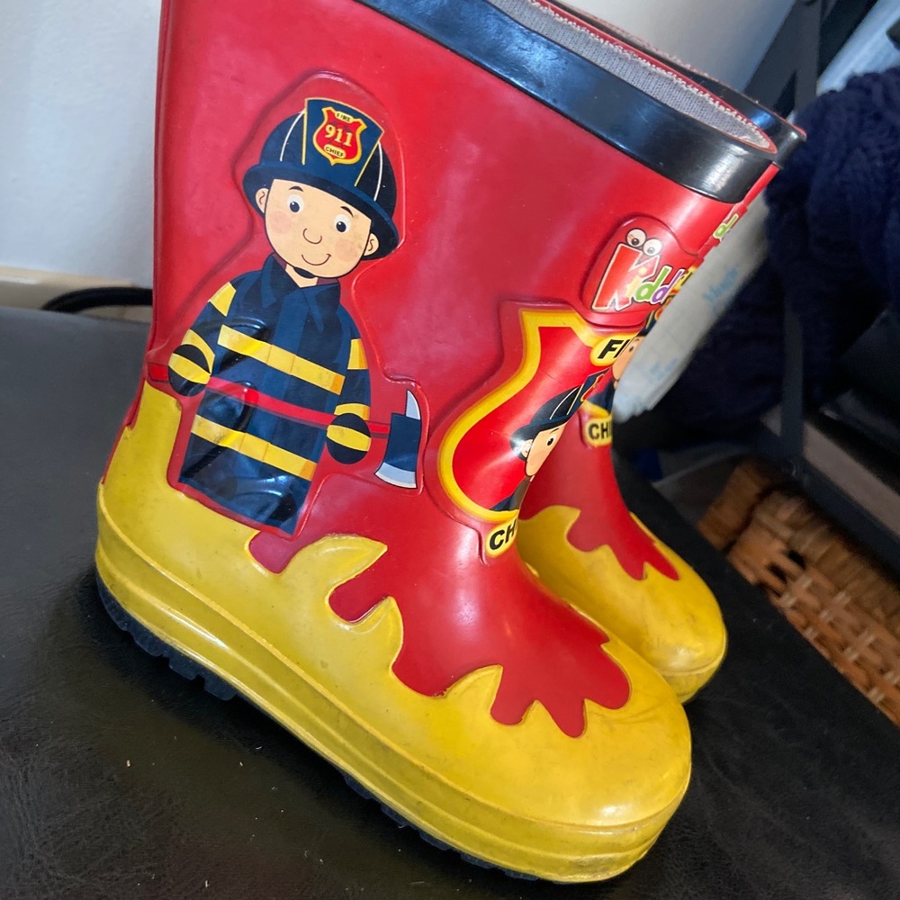 Fireman rain boots - Picture 2 of 3